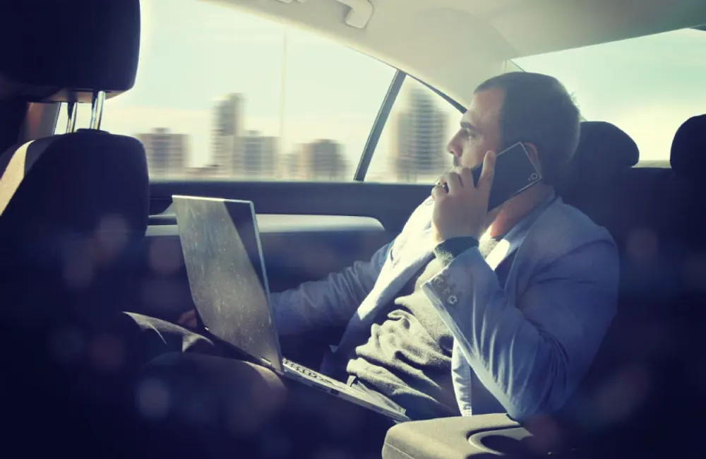 Service de chauffeur privé pour déplacements professionnels et voyages d’affaires