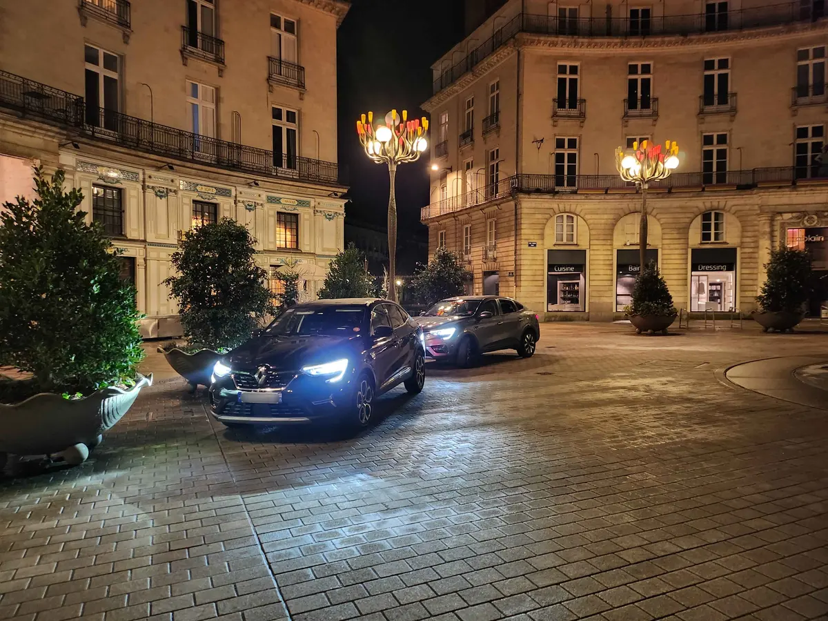Véhicules TOTO VTC lors d’une prise en charge en soirée